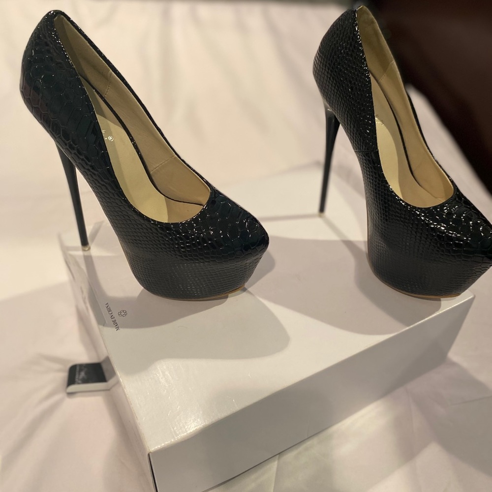 Shoes - Picture 5 of 8